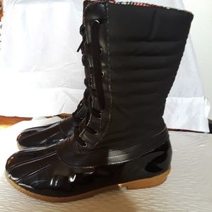 Merona zettie snow boots, size 9